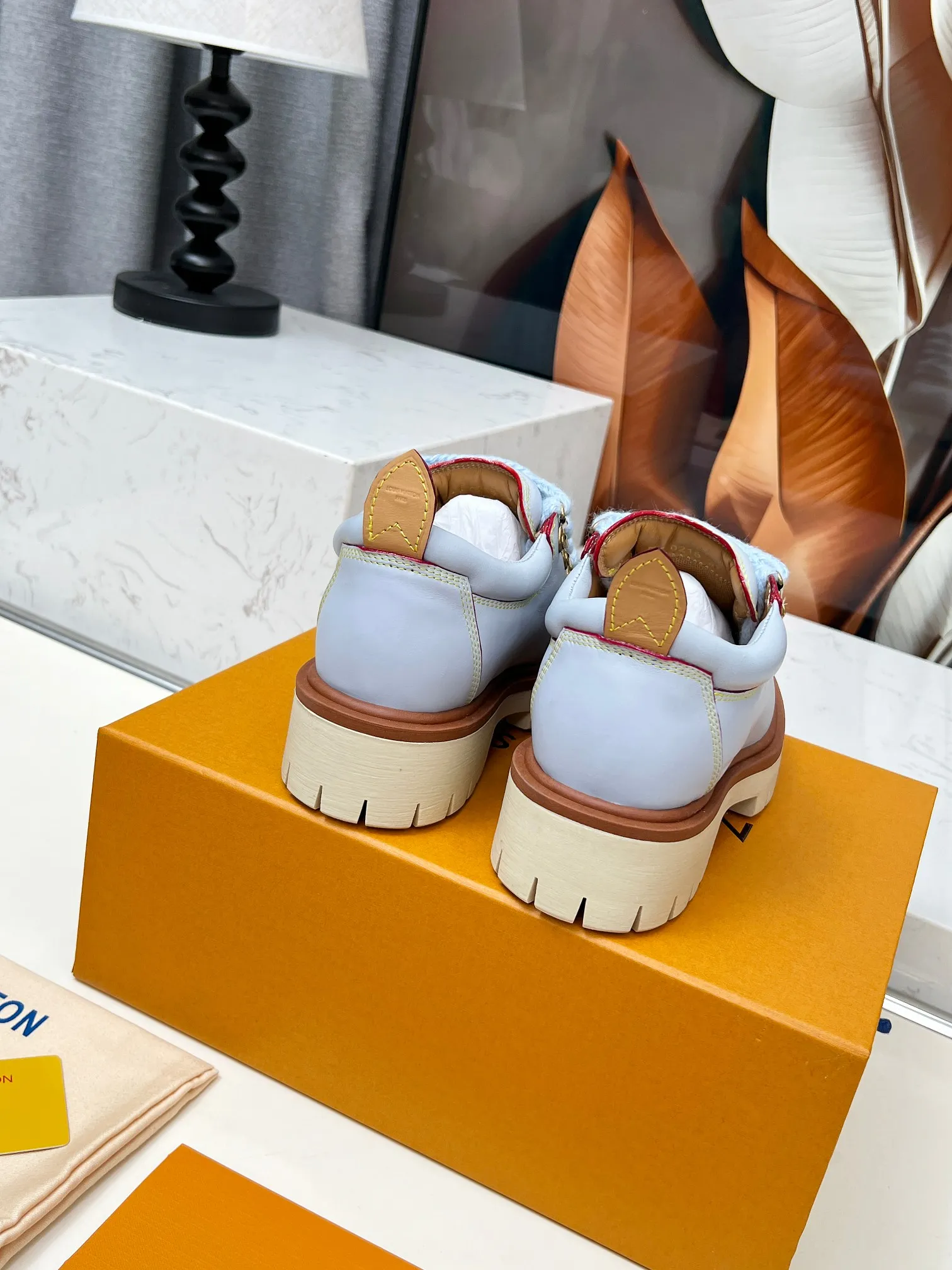 p660💰"Couple Style" LV Louis Vuitton's 2025 autumn and winter new style, developed one-to-one from the original version, retro fashionable, handsome and cool mountaineering derby shoes are now available.  Material: Imported first-layer cowhide Lining: Imported lambskin Outsole: Original molded TR non-slip outsole Sole height: 3.5cm Shoe size: Same style for men and women 35-45